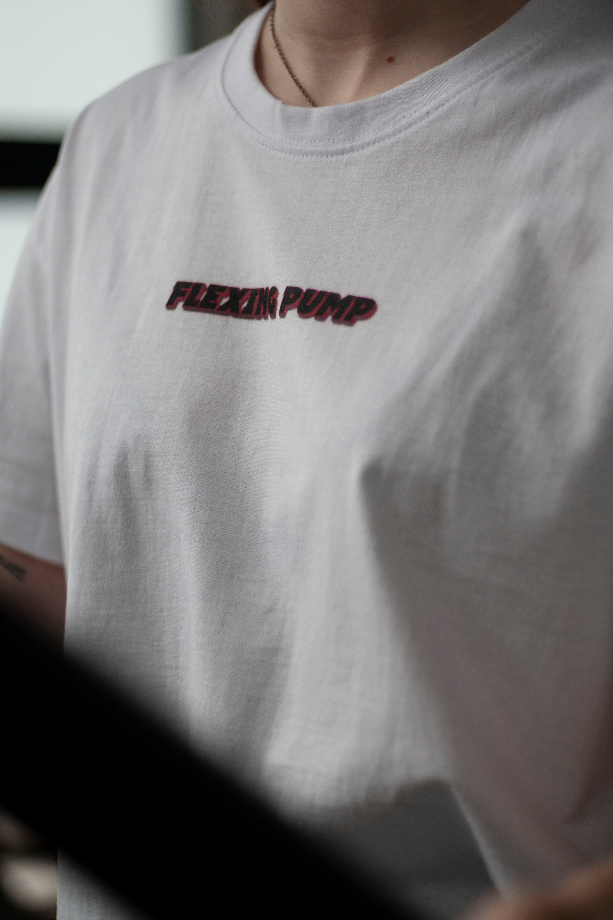 Camiseta Flexing Pump - Blanca