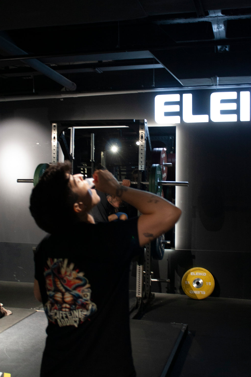 Camiseta Caffeine Addict - Negra